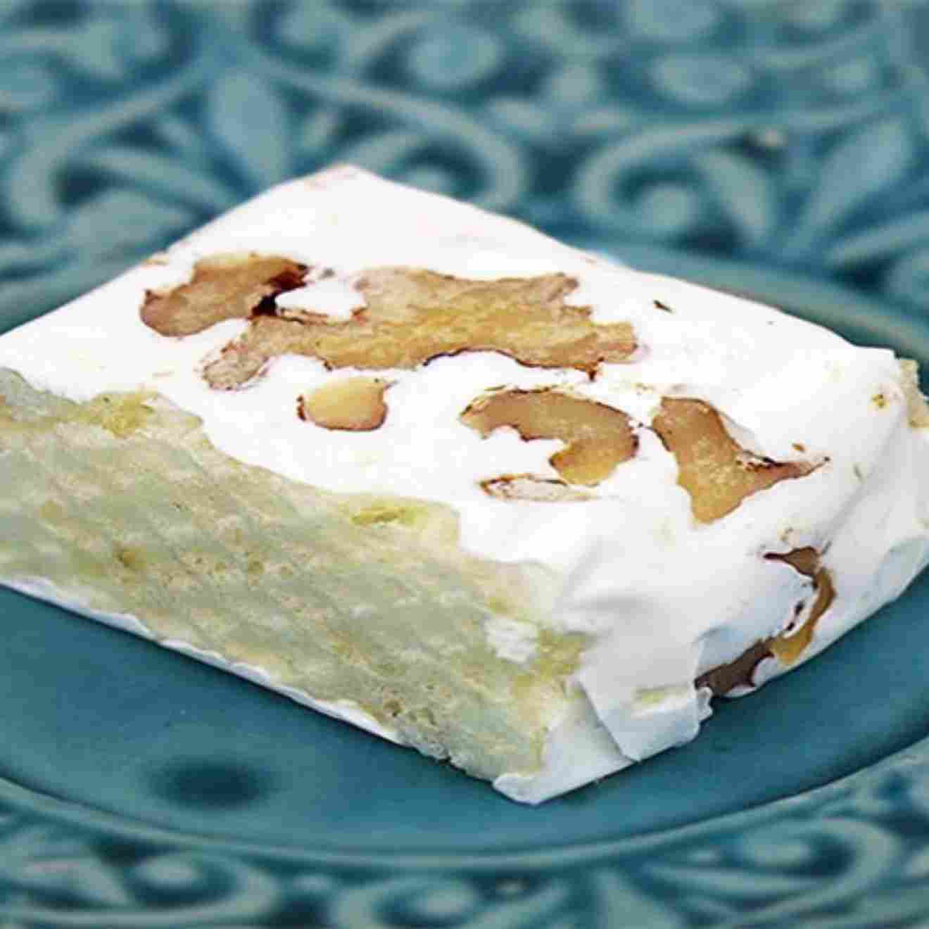 تصویر 1 از شیرینی نوقا گردویی خوشمزه با مغز گردوی فراوان
